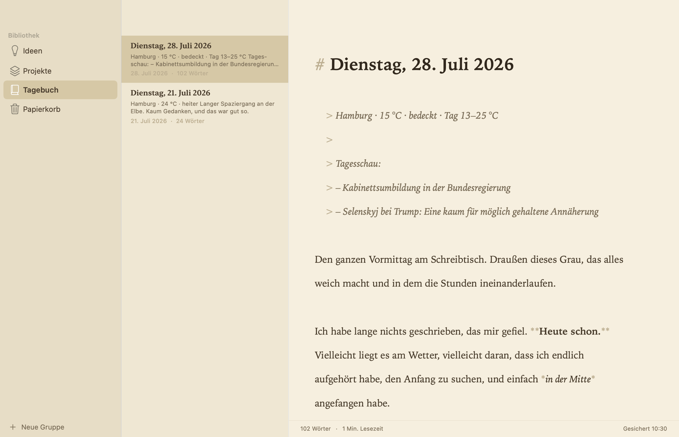 Bibliotheks-Ansicht mit der Tagebuch-Gruppe im Sepia-hell-Modus: linke Spalte Gruppen, Mitte Blätter, rechts der Editor.